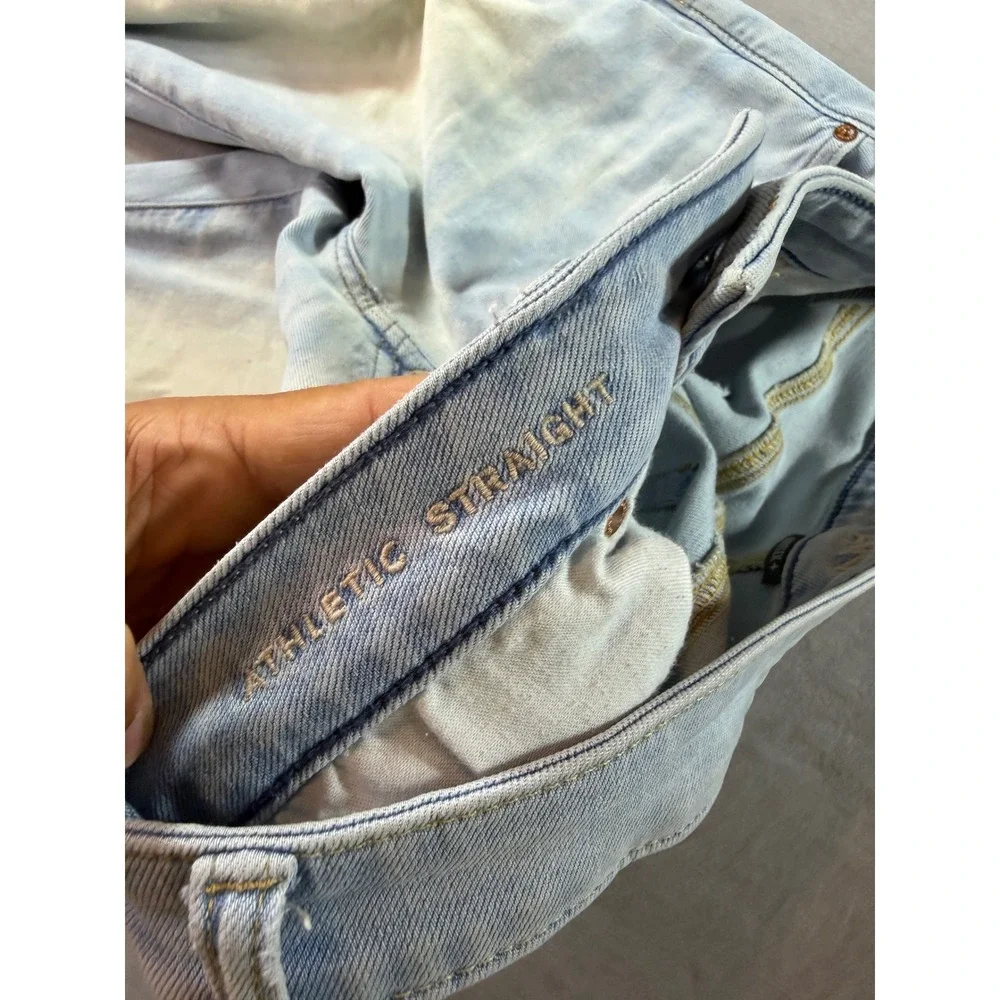 American Eagle Athletic Straight Jeans Mens 32x30 Light Wash Excellent Airflex+